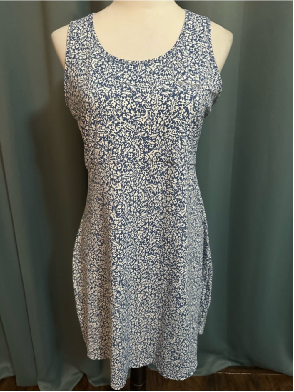 Columbia PFG Women’s Large Blue White Floral Sleeveless Performance Dress